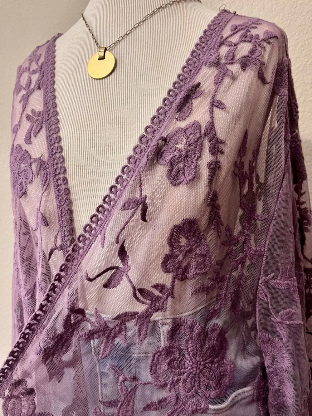 She + Sky Mauve Lace Embroidered Kimono - Picture 3 of 8